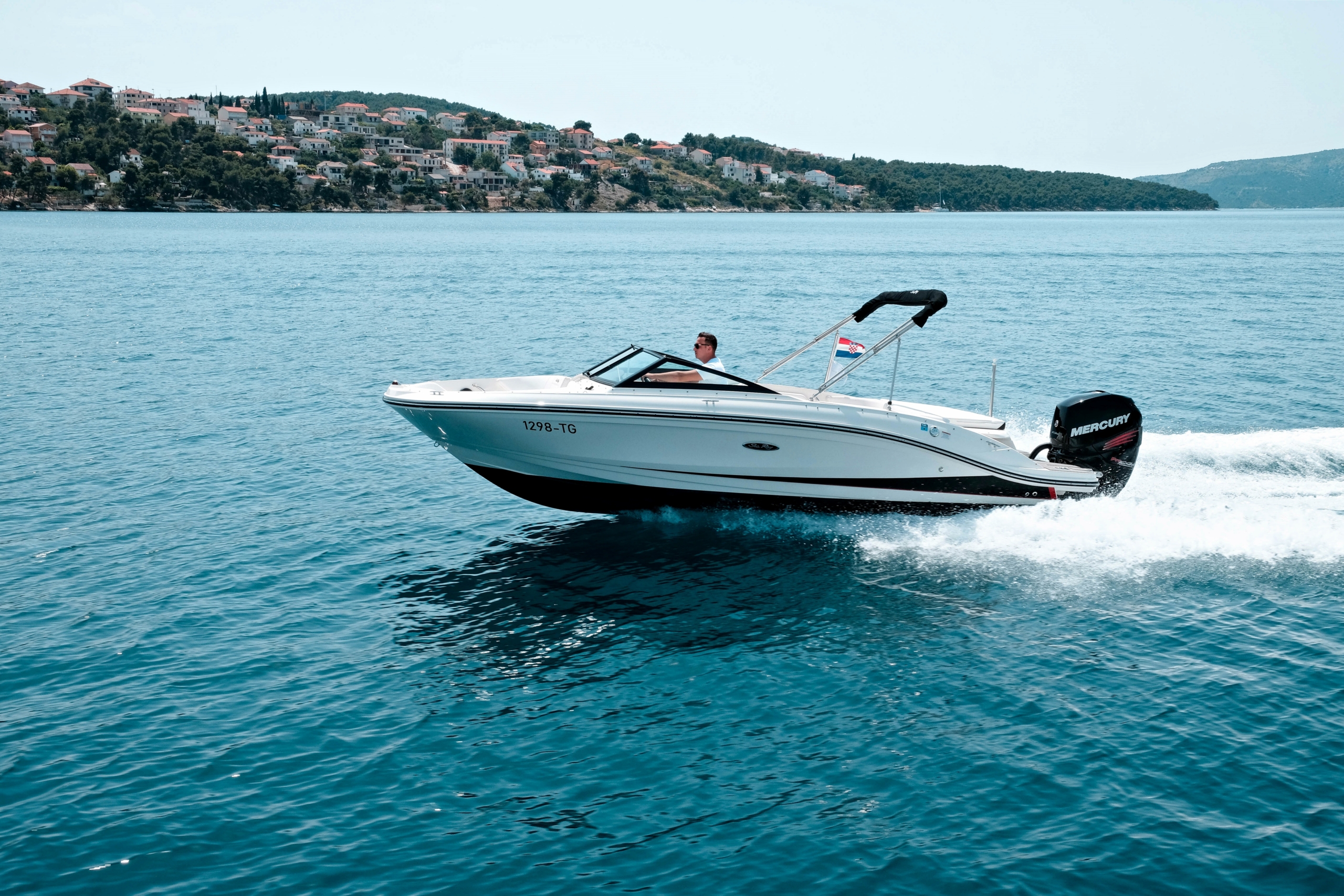 1-sea-ray-210-spx-rent-a-boat-split-trogir-argola-charter-1-scaled