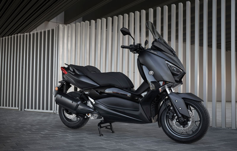 prueba-yamaha-xmax-300-iron-max-2019-estatica